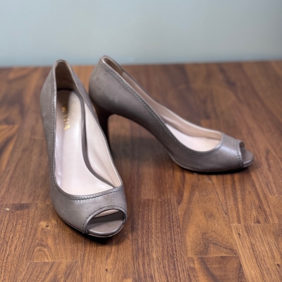Prada Leather Grey Gray Peep Toe Heels 38.5 - Picture 1 of 10